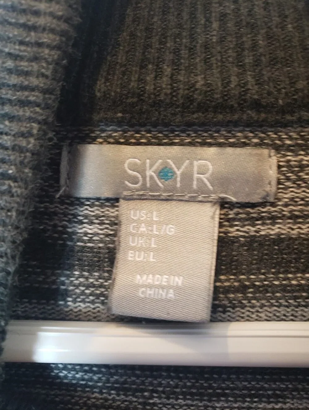 SKYR Zip Front Winter Sport Sweater Large